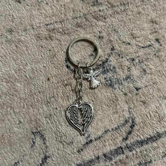 NWT heart with wings and angel keychain - Picture 1 of 1